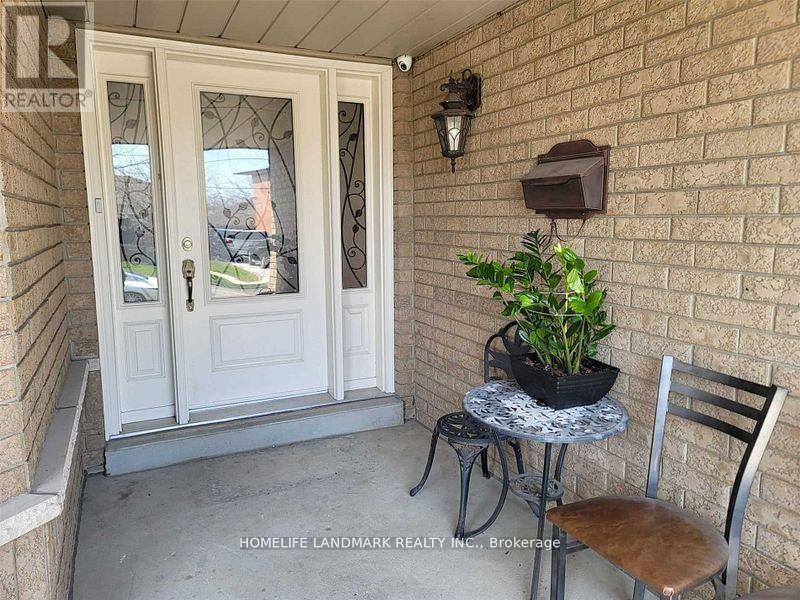 274 Falstaff Avenue, Toronto, Ontario  M6L 3E6 - Photo 4 - W13739334