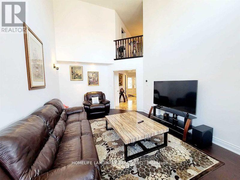 274 Falstaff Avenue, Toronto, Ontario  M6L 3E6 - Photo 8 - W13739334
