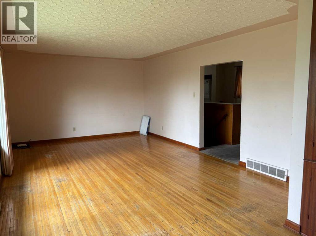 3207 Castle Road Nw, Calgary, Alberta  T2M 4K6 - Photo 9 - A2326685