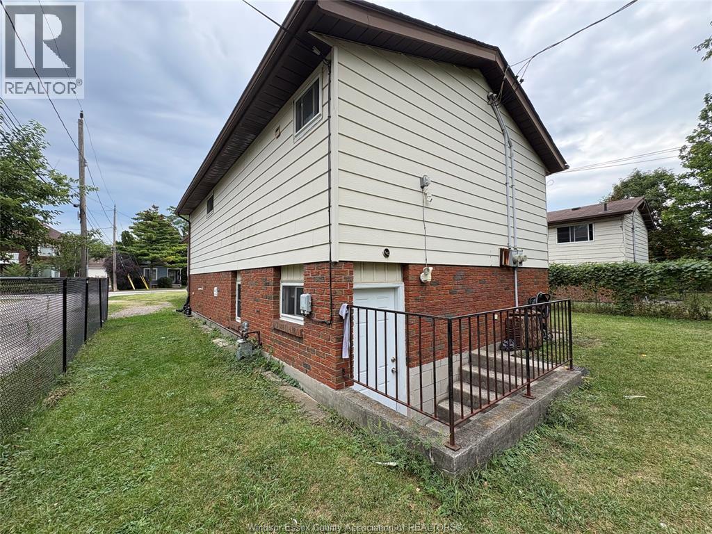 327 CURRY, Windsor, Ontario