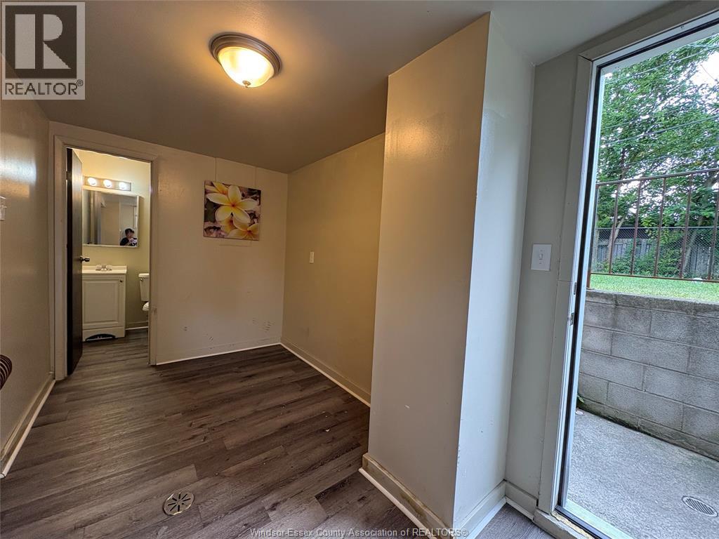 327 Curry, Windsor, Ontario  N9B 2B6 - Photo 3 - 26021449