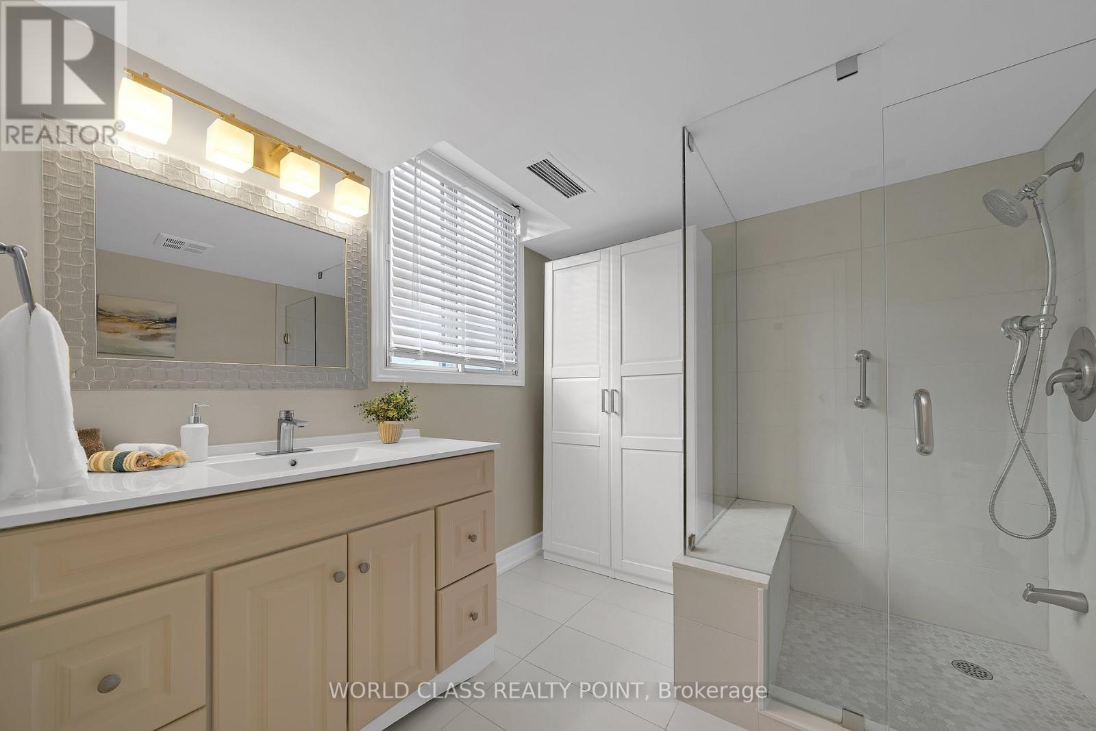 201 - 40 Harding Boulevard W, Richmond Hill, Ontario  L4C 9S5 - Photo 4 - N13739368