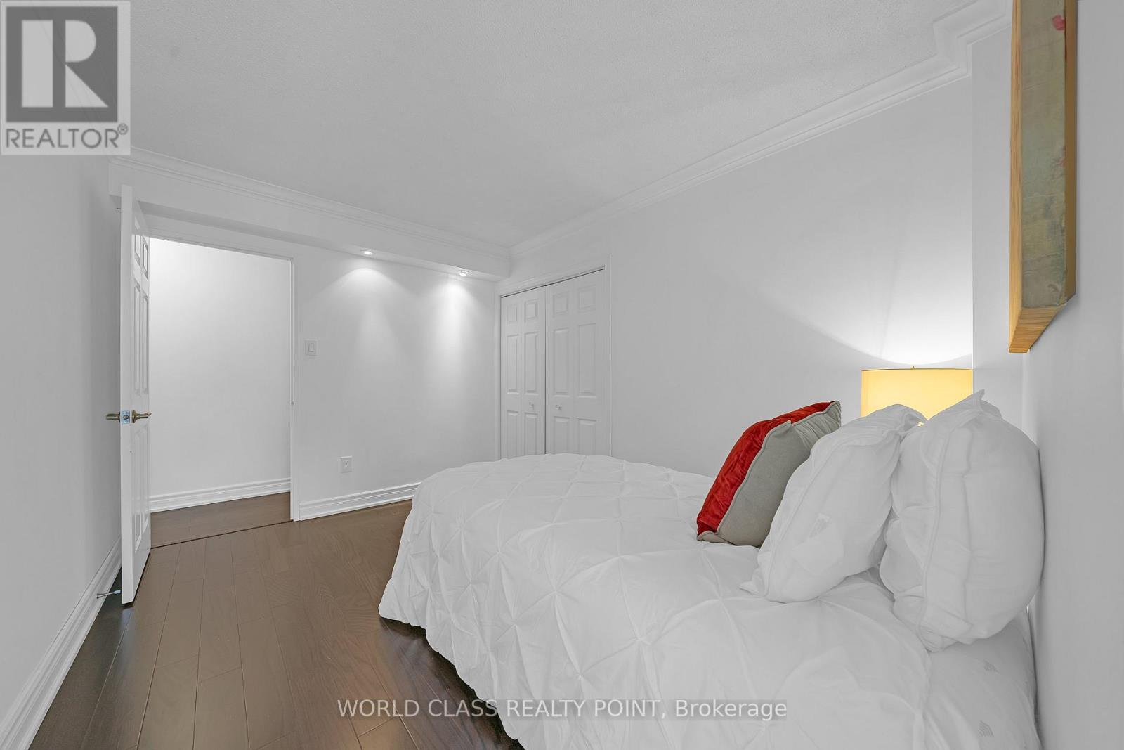 201 - 40 Harding Boulevard W, Richmond Hill, Ontario  L4C 9S5 - Photo 8 - N13739368