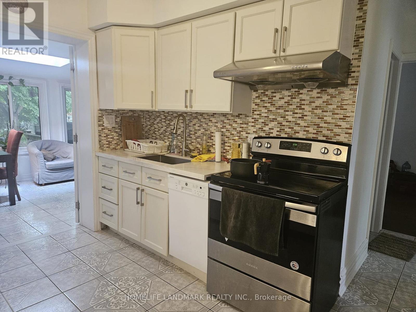 18 Highland Park Boulevard, Markham, Ontario  L3T 1B1 - Photo 14 - N13739378