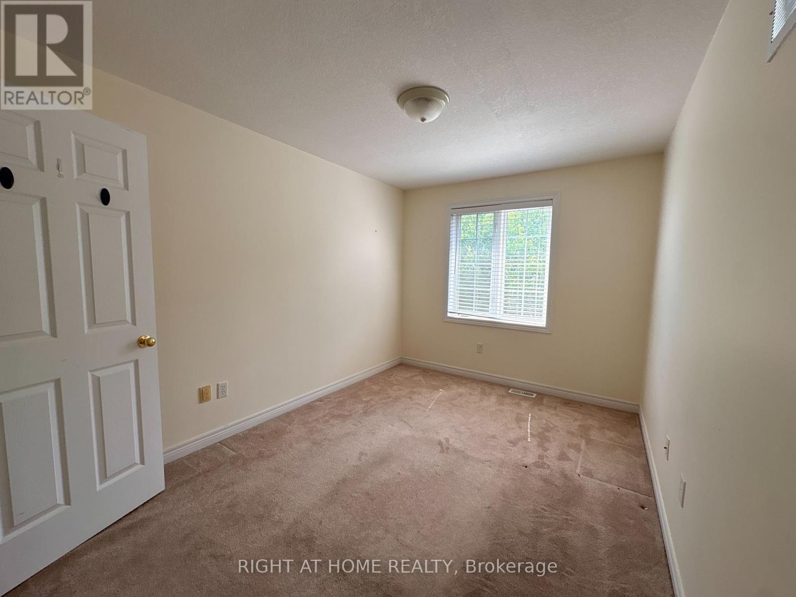 4029 Alexan Crescent, Burlington, Ontario  L7M 5A8 - Photo 10 - W13739376