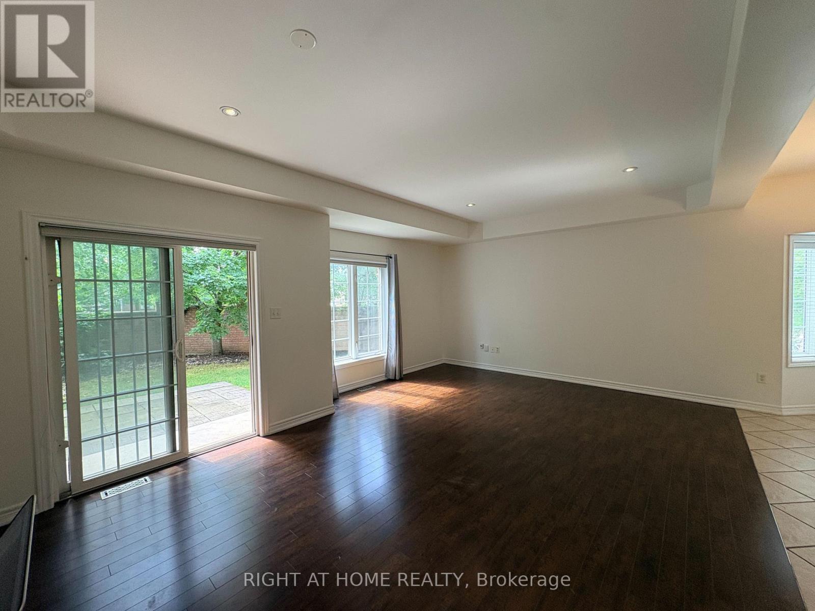4029 Alexan Crescent, Burlington, Ontario  L7M 5A8 - Photo 2 - W13739376