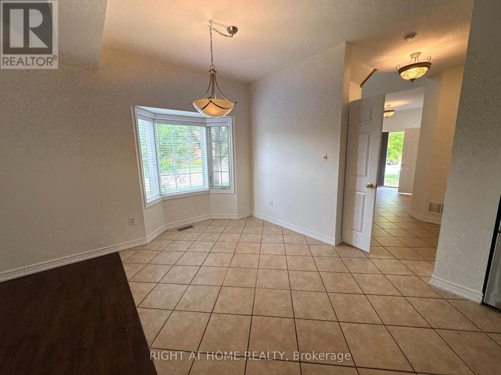 4029 Alexan Crescent, Burlington, Ontario  L7M 5A8 - Photo 4 - W13739376