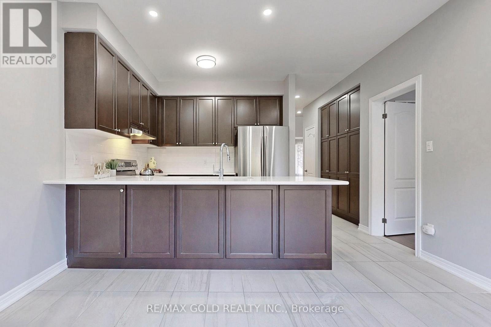 9 Lobelia Street, Brampton, Ontario  L6R 3Z6 - Photo 13 - W13739398