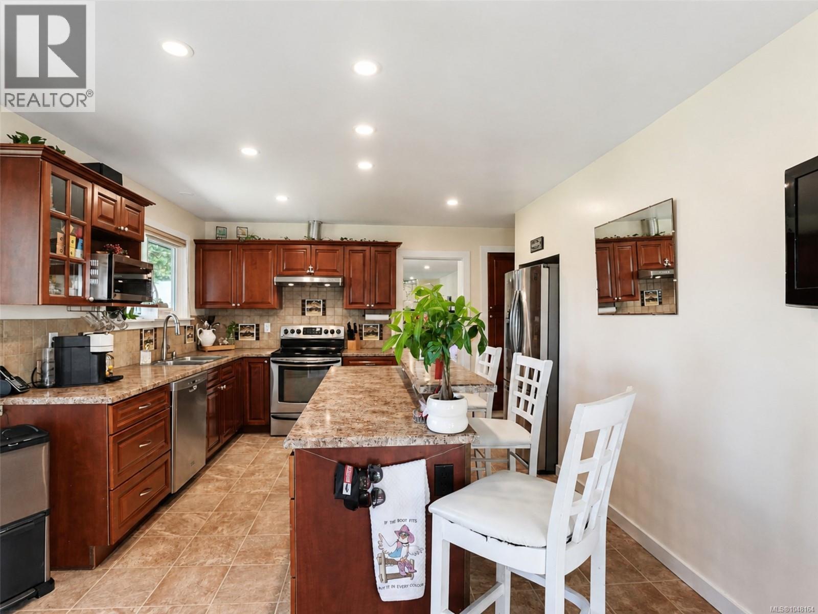 904 Rankin Rd, Esquimalt, British Columbia  V9A 6V6 - Photo 8 - 1048164