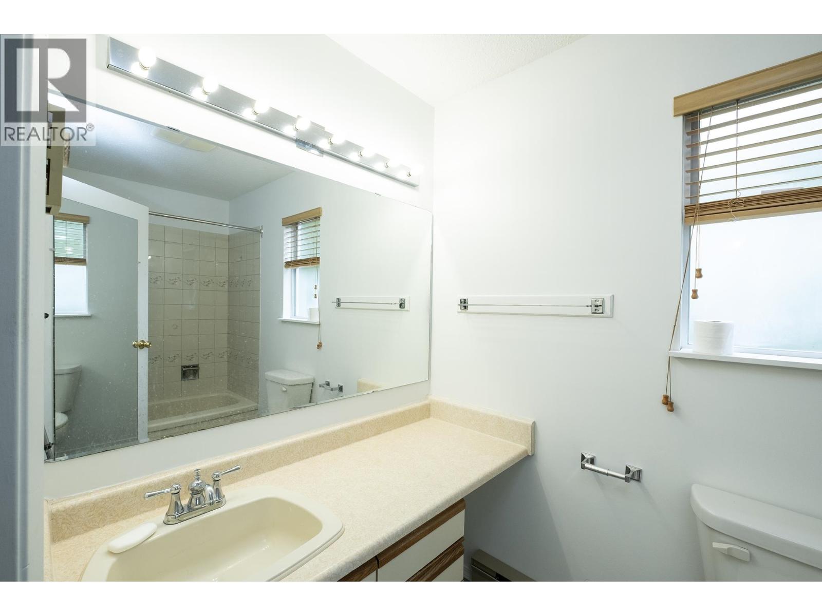1214 Carole Place, Gibsons, British Columbia  V0N 1V4 - Photo 10 - R3161164
