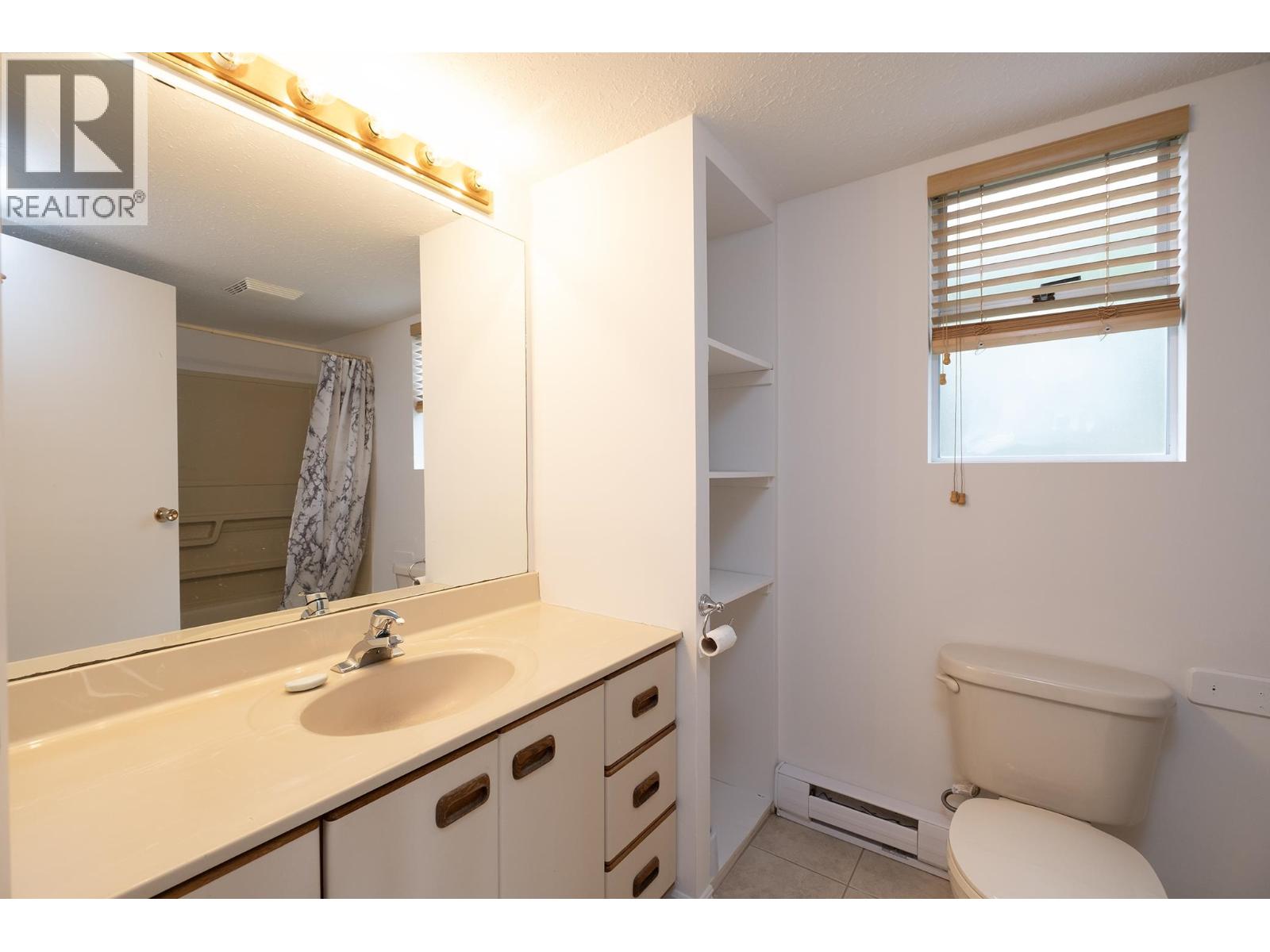 1214 Carole Place, Gibsons, British Columbia  V0N 1V4 - Photo 12 - R3161164
