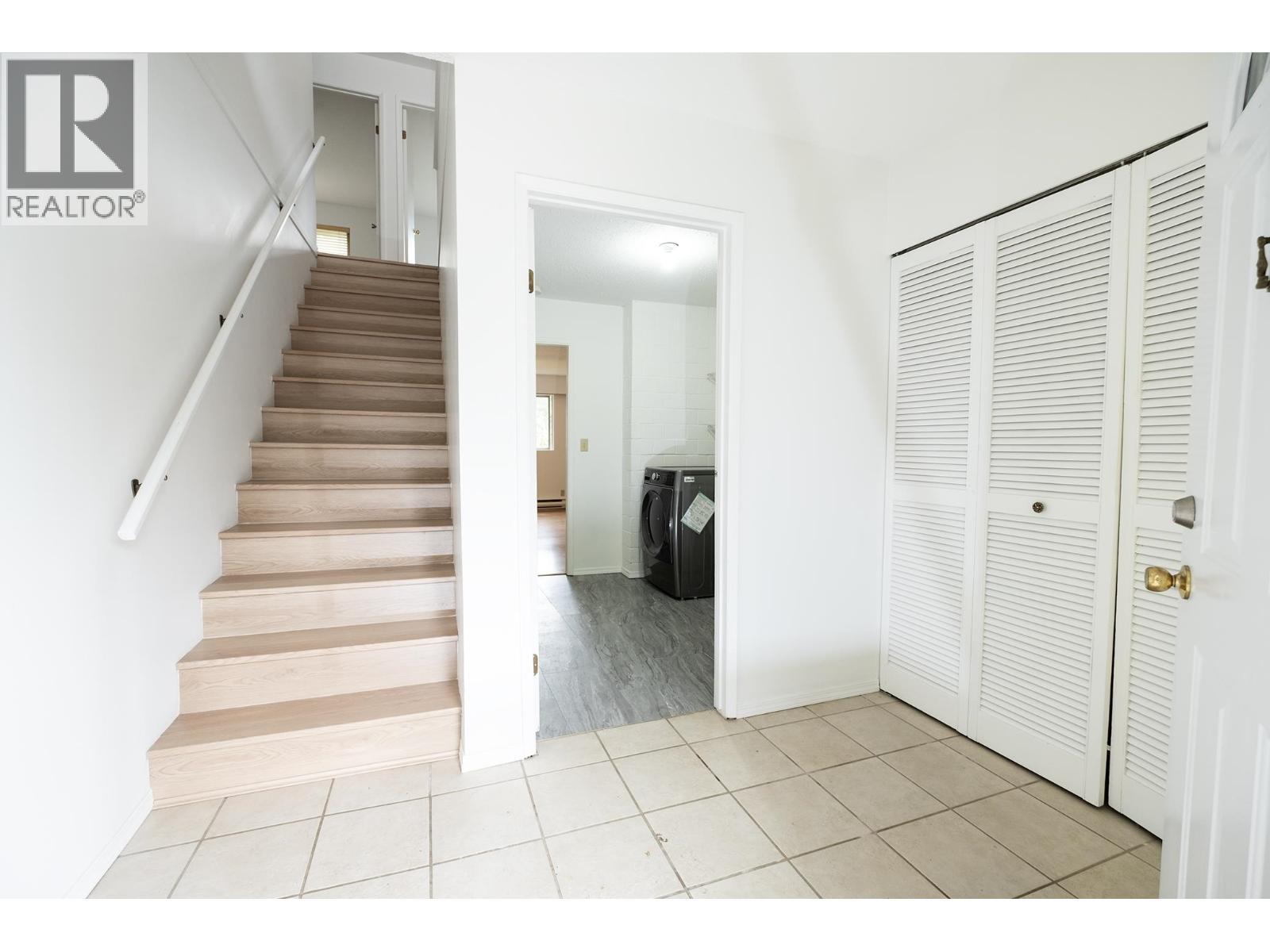 1214 Carole Place, Gibsons, British Columbia  V0N 1V4 - Photo 13 - R3161164