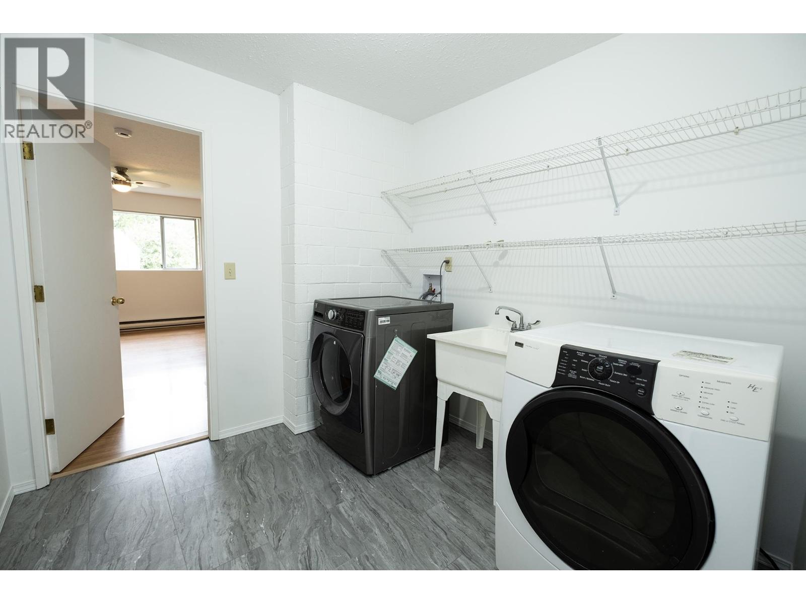 1214 Carole Place, Gibsons, British Columbia  V0N 1V4 - Photo 14 - R3161164