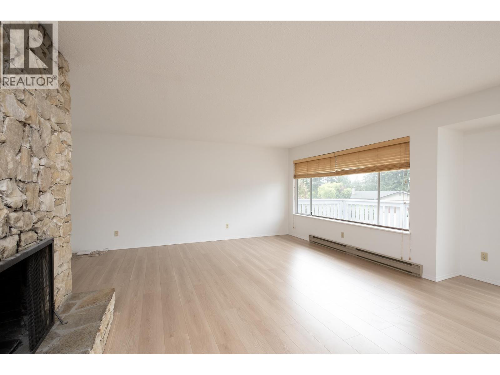 1214 Carole Place, Gibsons, British Columbia  V0N 1V4 - Photo 2 - R3161164