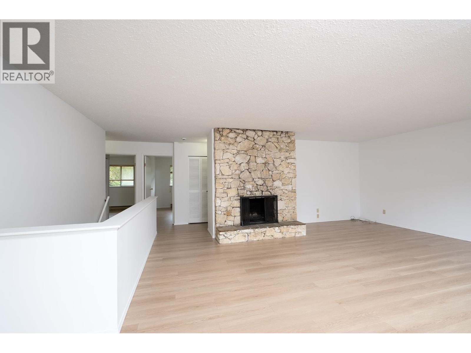 1214 Carole Place, Gibsons, British Columbia  V0N 1V4 - Photo 3 - R3161164