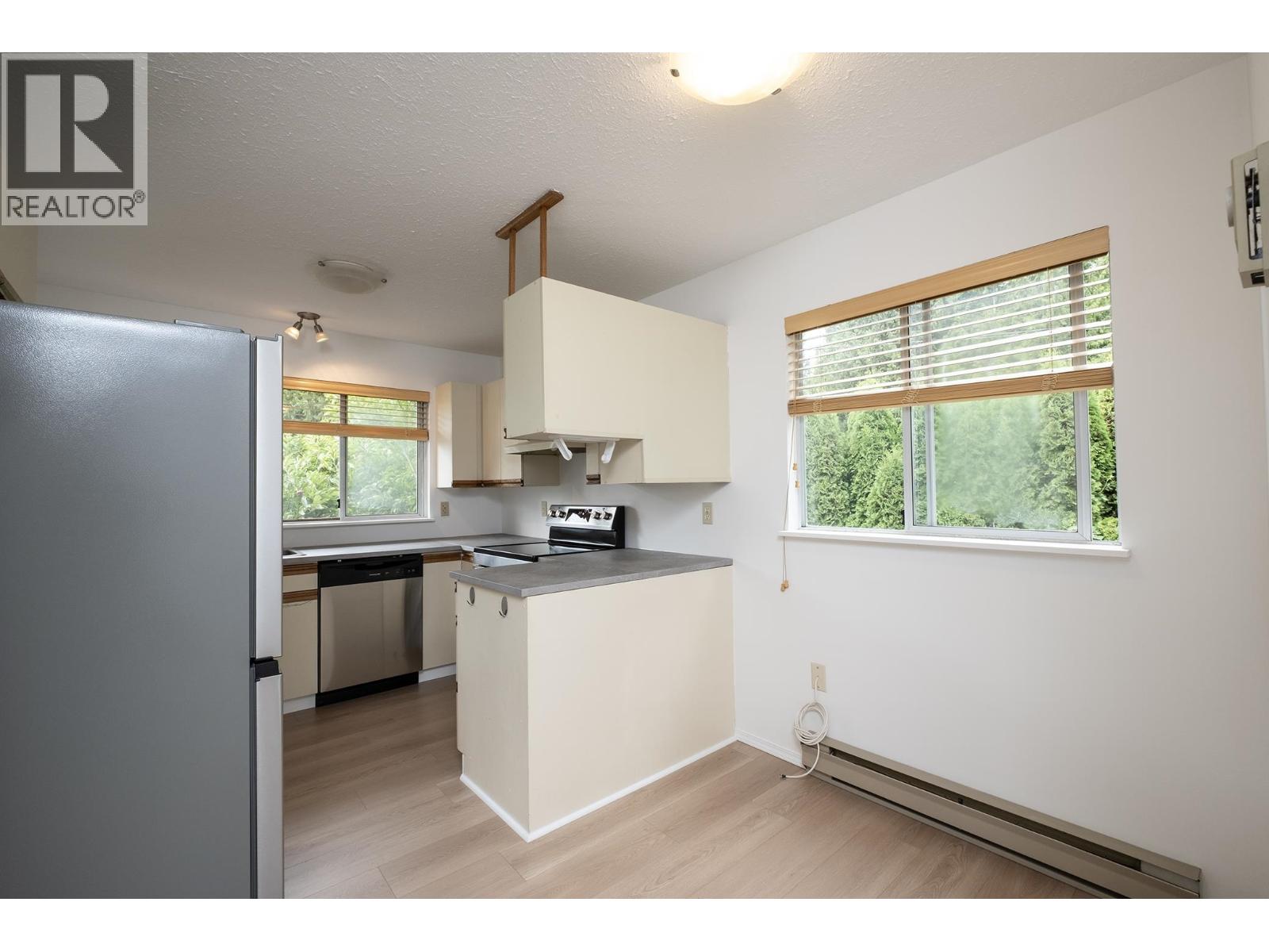 1214 Carole Place, Gibsons, British Columbia  V0N 1V4 - Photo 5 - R3161164