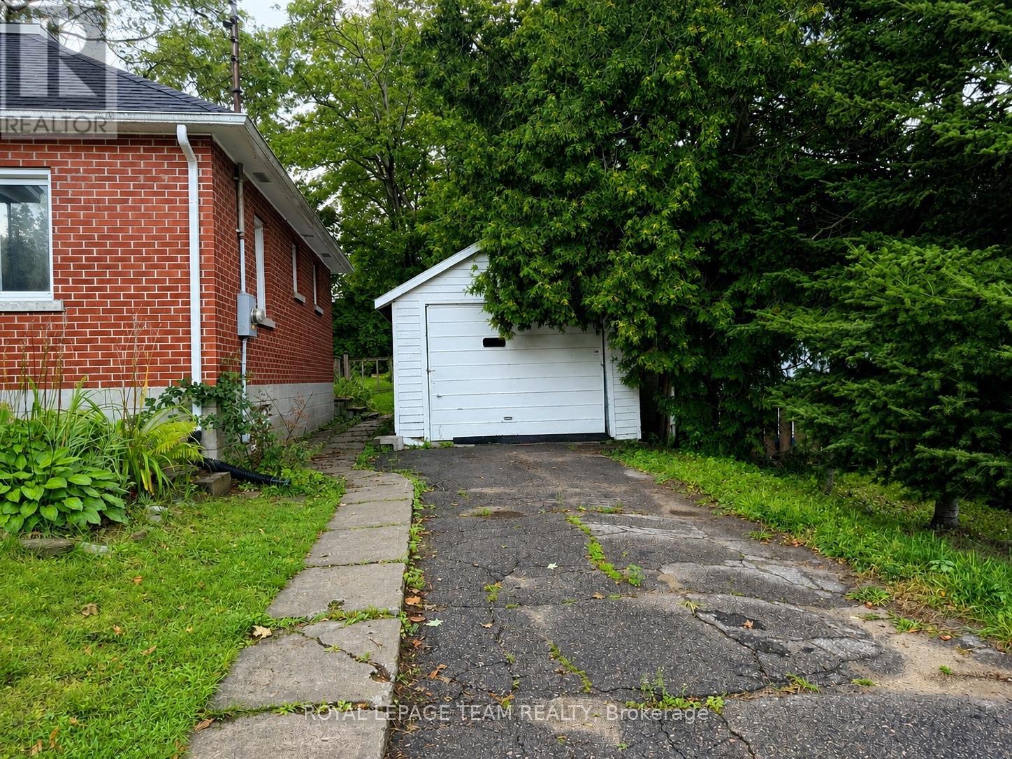 218 Fraser Street, Pembroke, Ontario K8A 1X5 - Photo 2 - X13739424