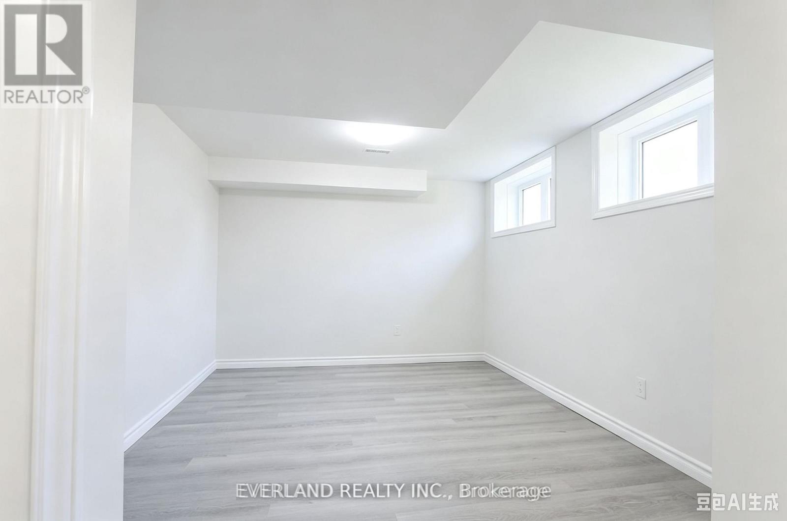 21 Kenneth Ross Bend, East Gwillimbury, Ontario  L9N 0T7 - Photo 11 - N13739434