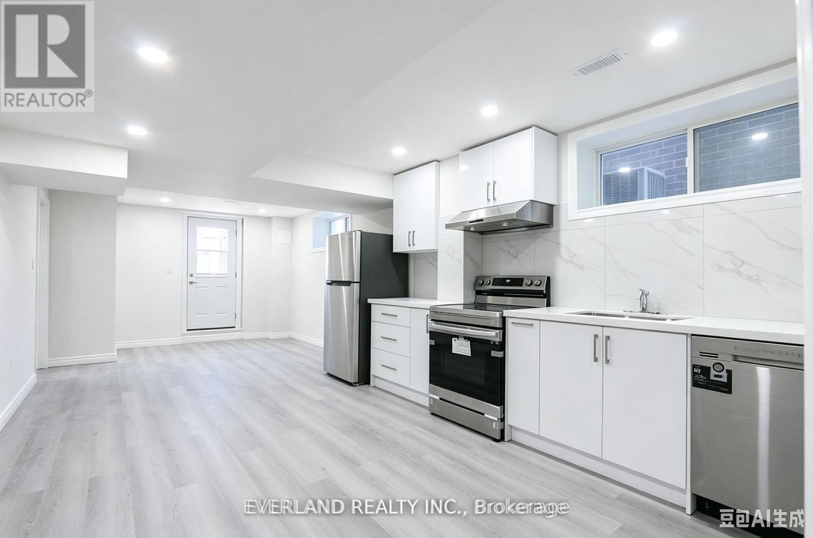 21 Kenneth Ross Bend, East Gwillimbury, Ontario  L9N 0T7 - Photo 13 - N13739434