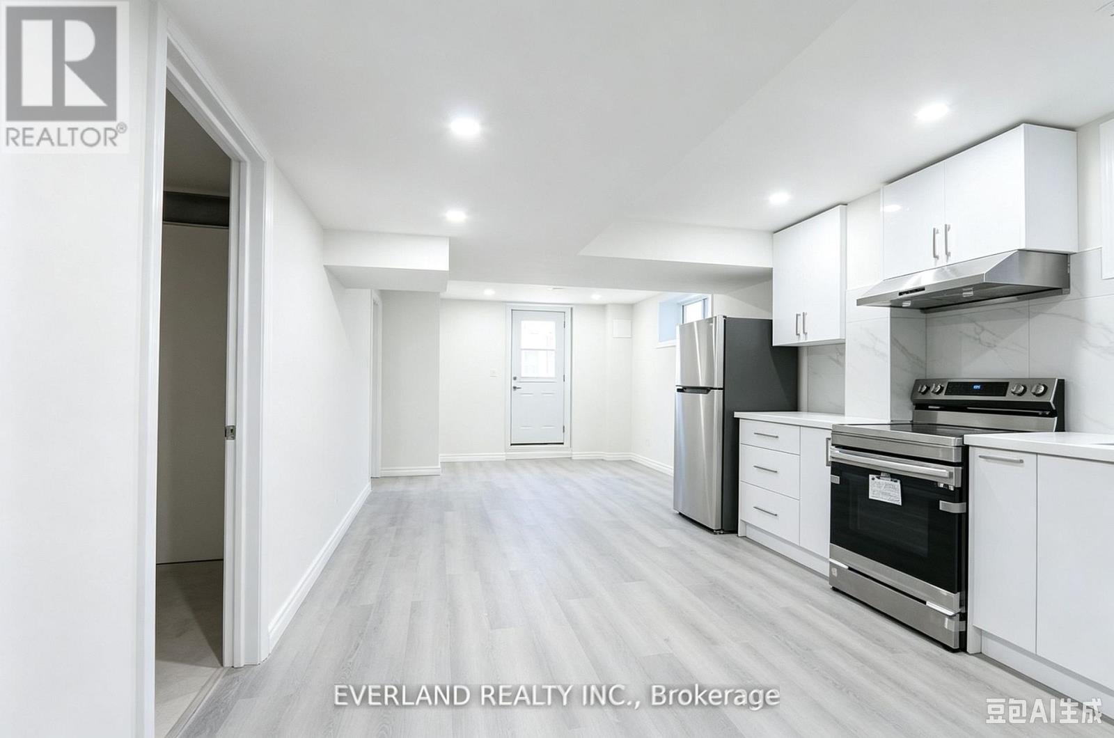 21 Kenneth Ross Bend, East Gwillimbury, Ontario  L9N 0T7 - Photo 3 - N13739434