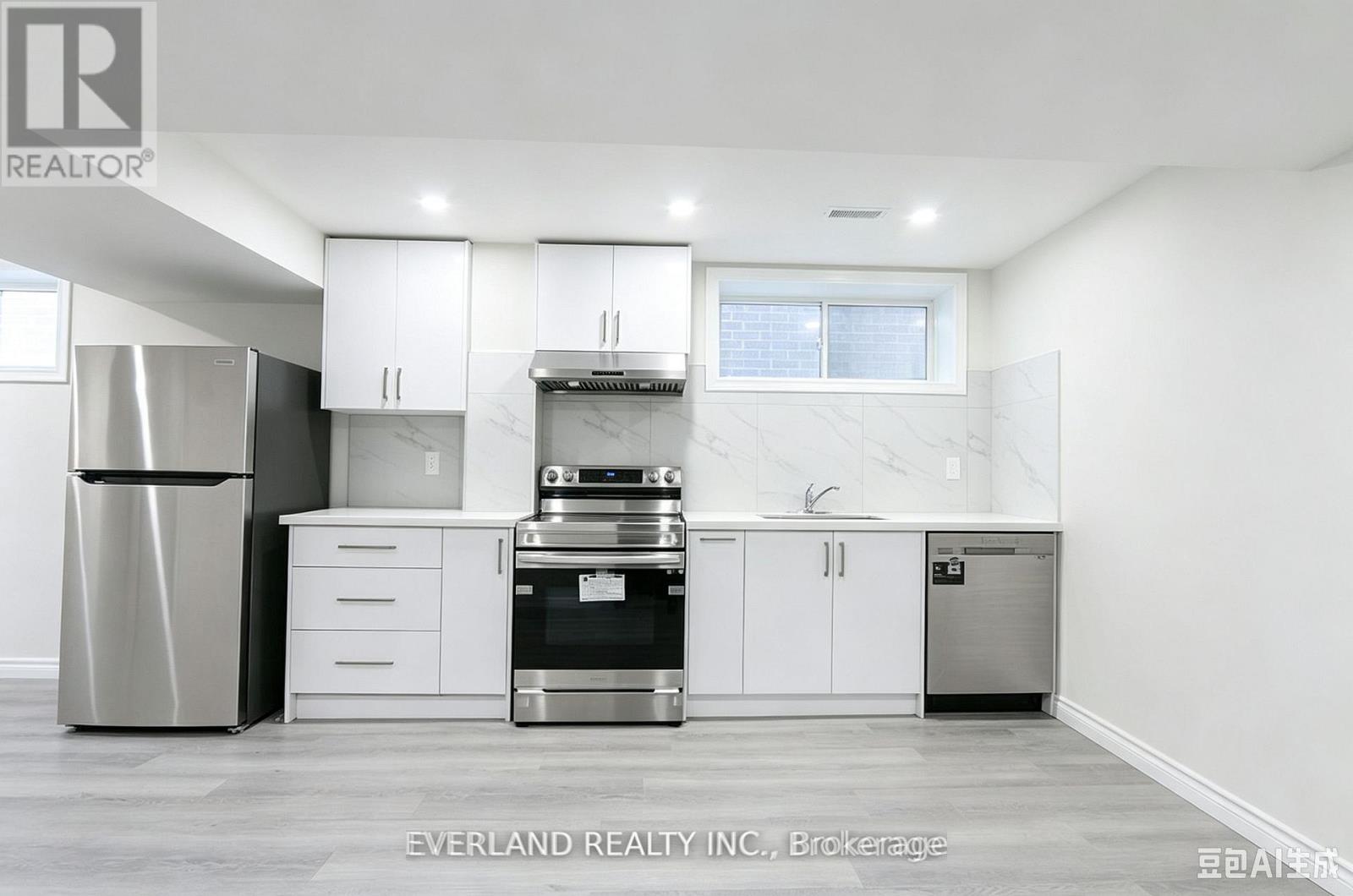 21 Kenneth Ross Bend, East Gwillimbury, Ontario  L9N 0T7 - Photo 5 - N13739434