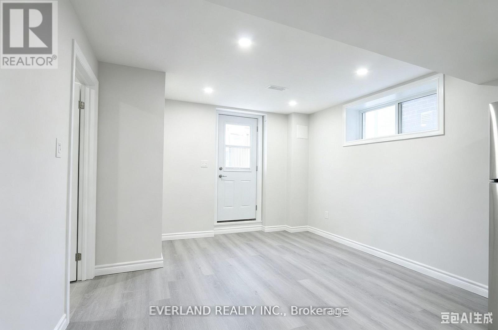 21 Kenneth Ross Bend, East Gwillimbury, Ontario  L9N 0T7 - Photo 6 - N13739434