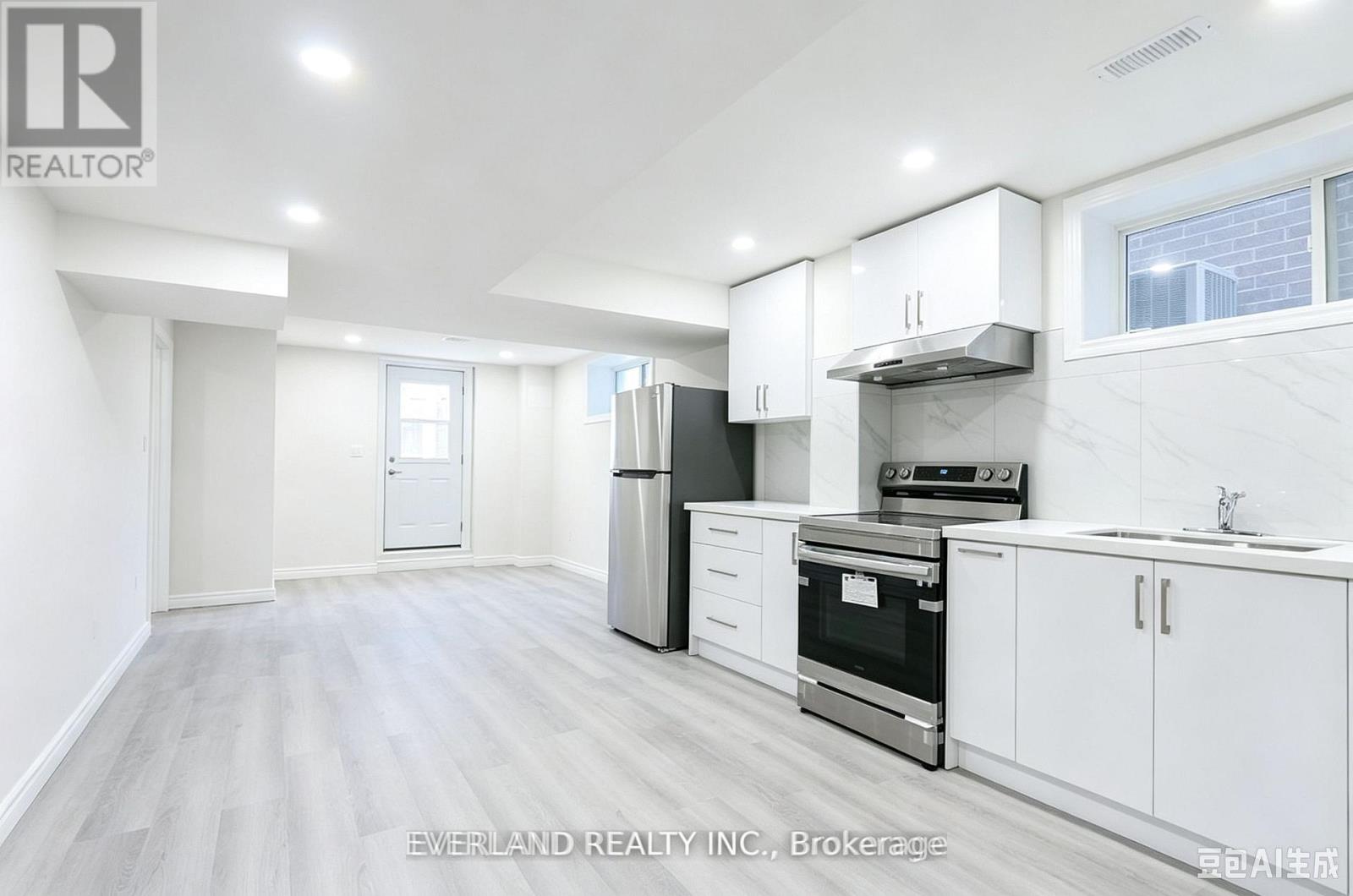21 Kenneth Ross Bend, East Gwillimbury, Ontario  L9N 0T7 - Photo 7 - N13739434