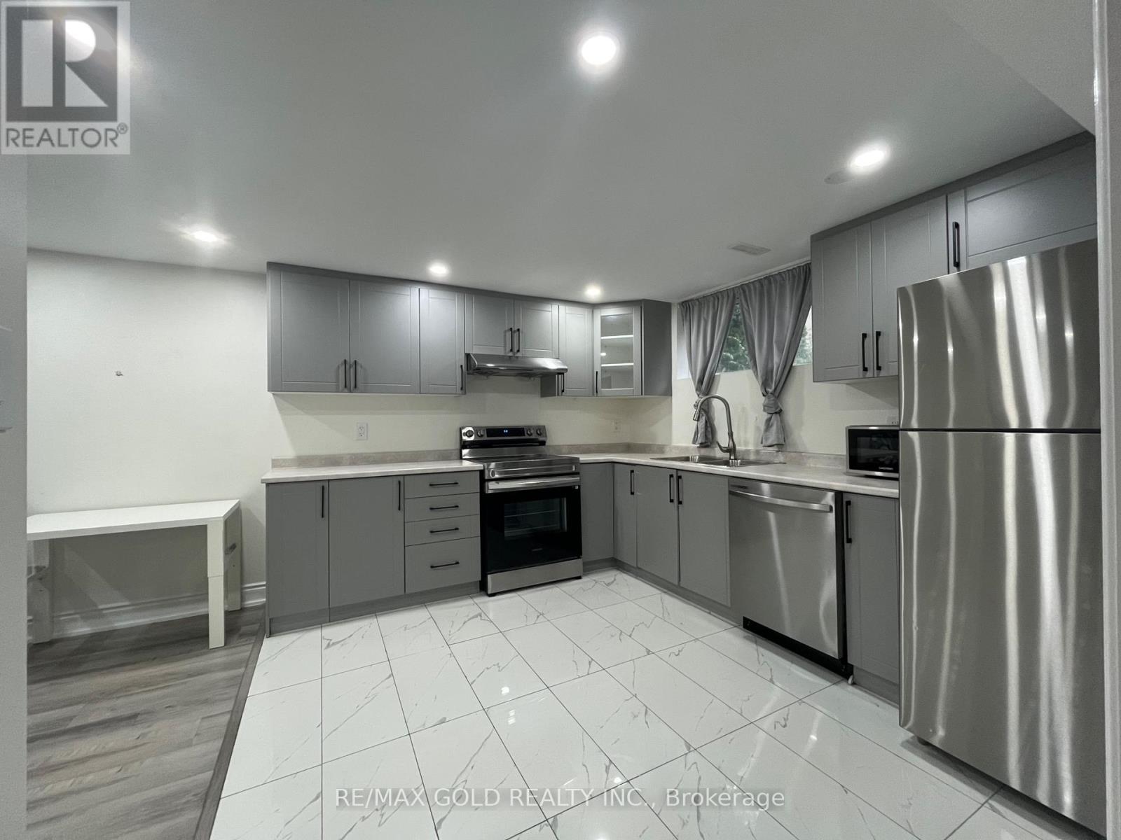 30 Moynes Avenue, Toronto, Ontario  M8Y 3B8 - Photo 3 - W13680938