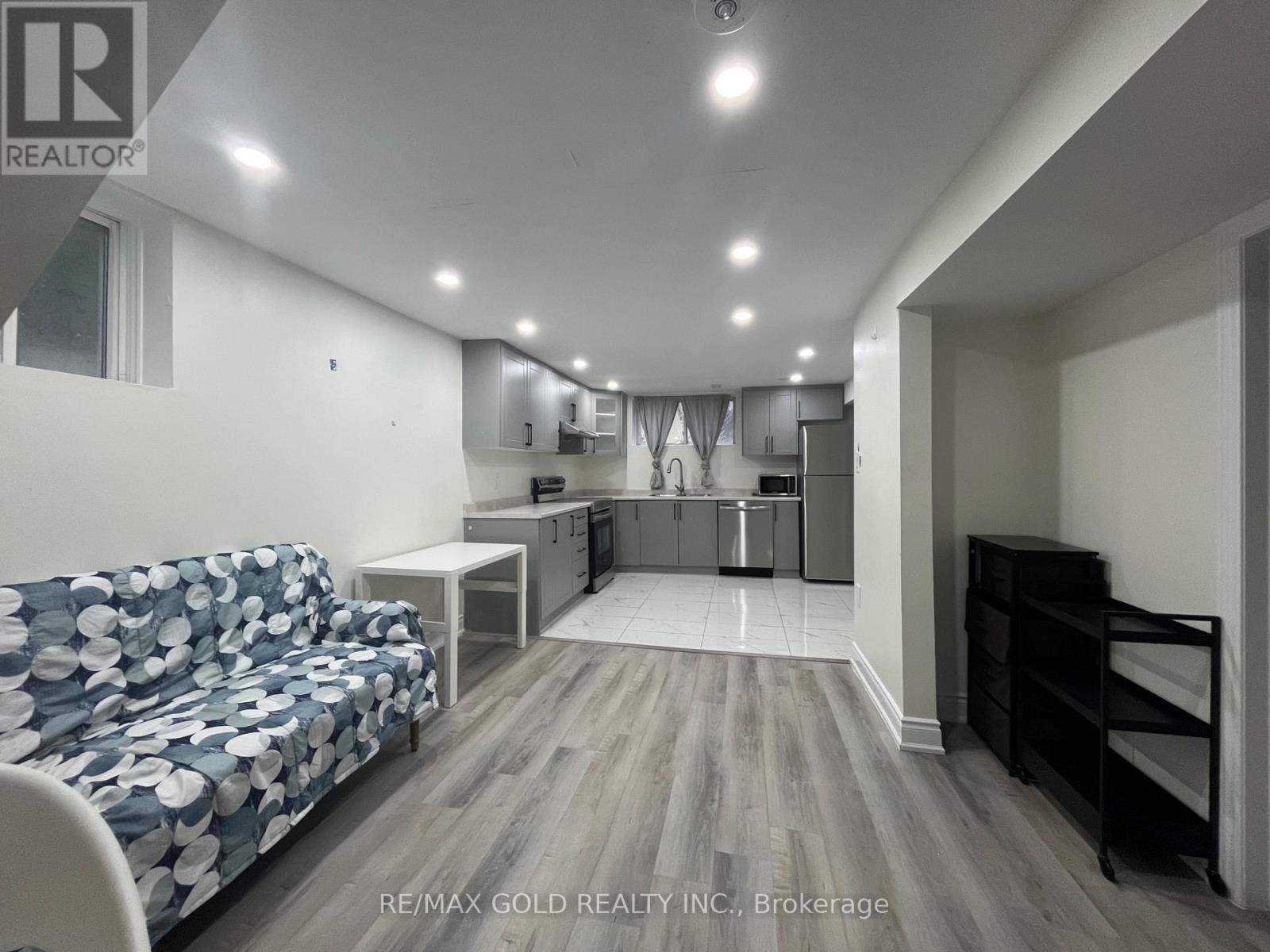 30 Moynes Avenue, Toronto, Ontario  M8Y 3B8 - Photo 4 - W13680938