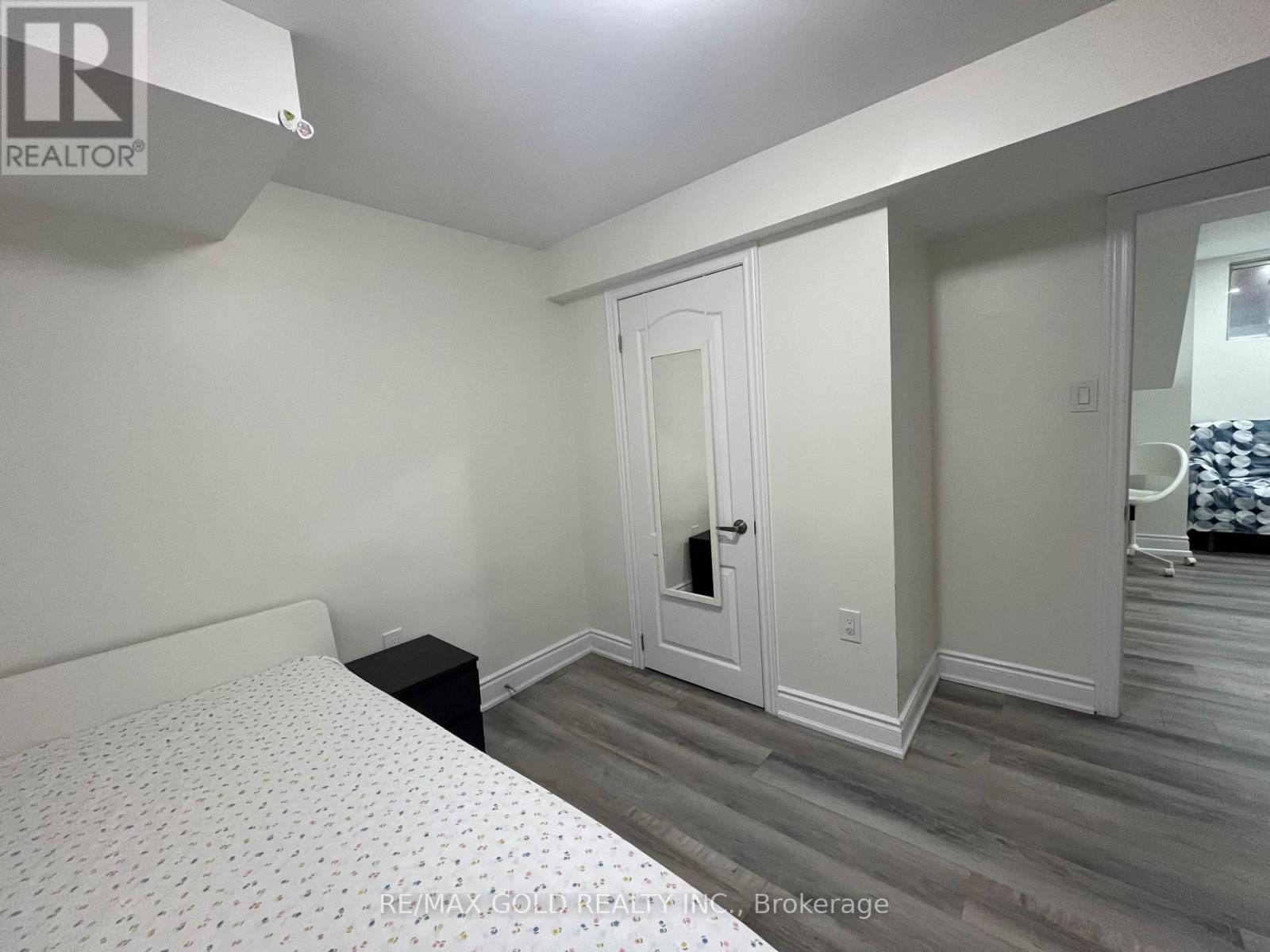 30 Moynes Avenue, Toronto, Ontario  M8Y 3B8 - Photo 8 - W13680938