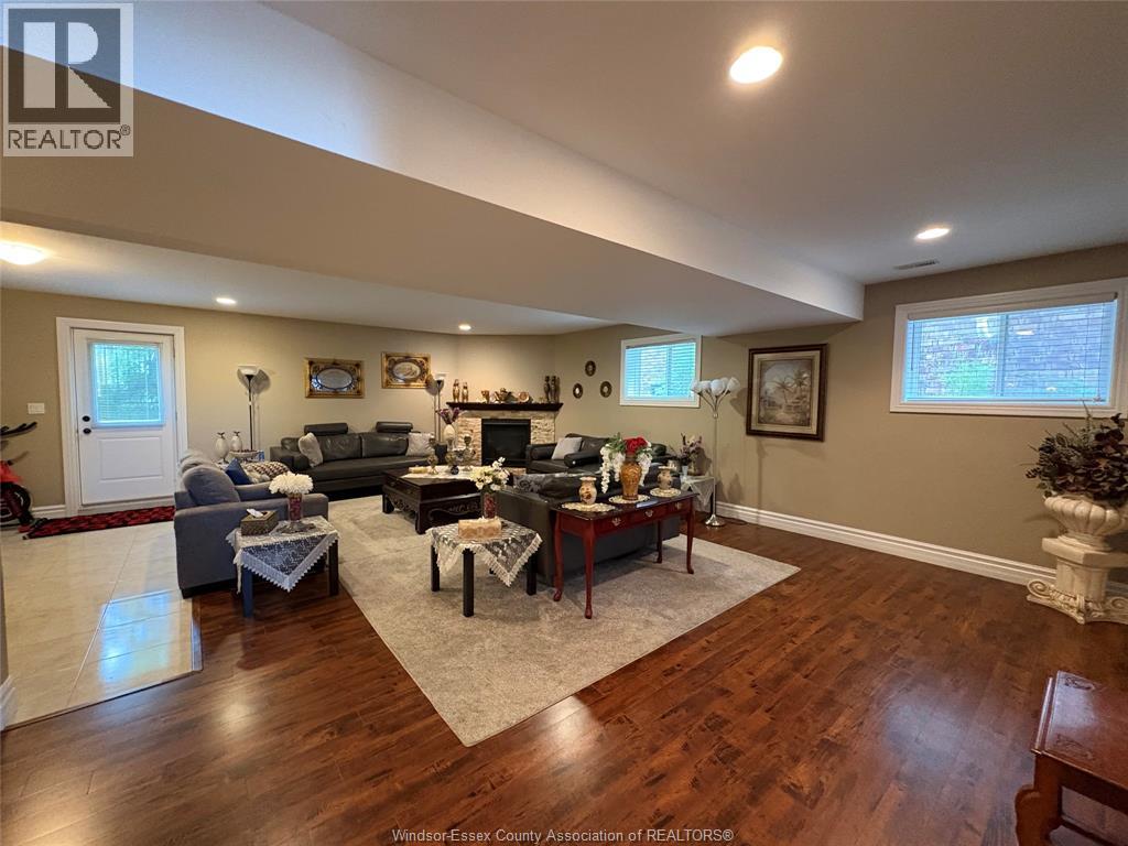 4033 Cosenza Street, Windsor, Ontario  N9G 0B2 - Photo 18 - 26021436