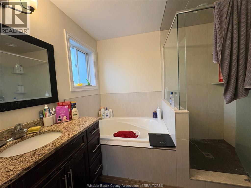 4033 Cosenza Street, Windsor, Ontario  N9G 0B2 - Photo 14 - 26021436