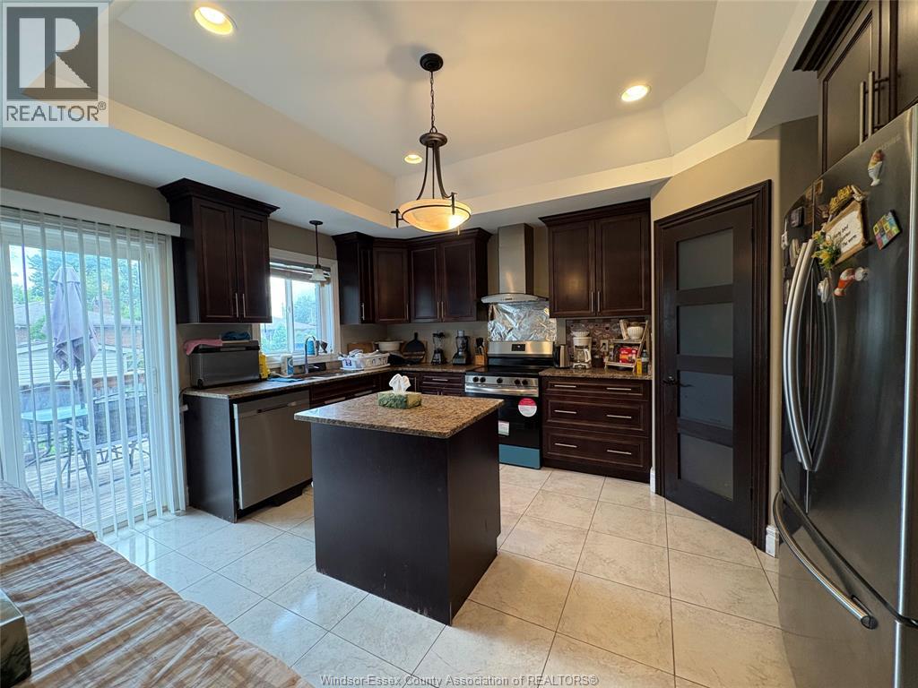 4033 Cosenza Street, Windsor, Ontario  N9G 0B2 - Photo 7 - 26021436