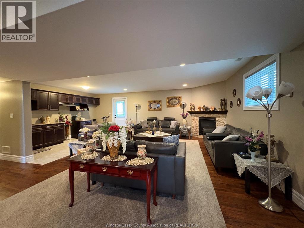 4033 Cosenza Street, Windsor, Ontario  N9G 0B2 - Photo 17 - 26021436