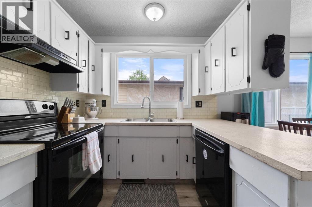 5221 42 Street, Camrose, Alberta  T4V 1A7 - Photo 9 - A2318737