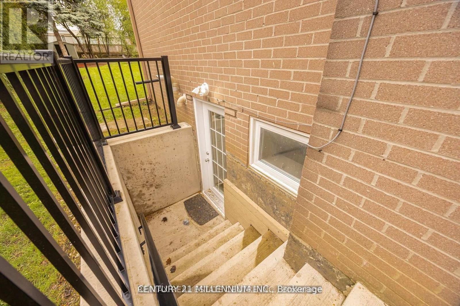 BASEMENT - 18 RIDGEHILL DRIVE, Brampton, Ontario