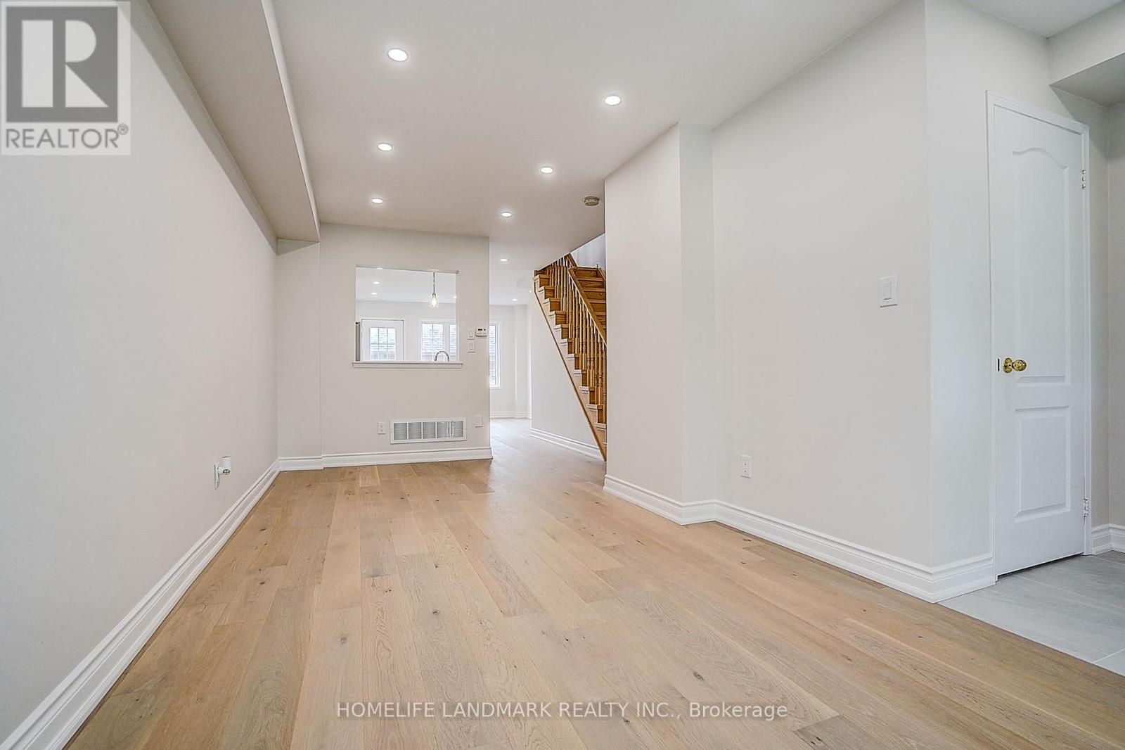 403 White's Hill Avenue, Markham, Ontario  L6B 0J5 - Photo 8 - N13739484
