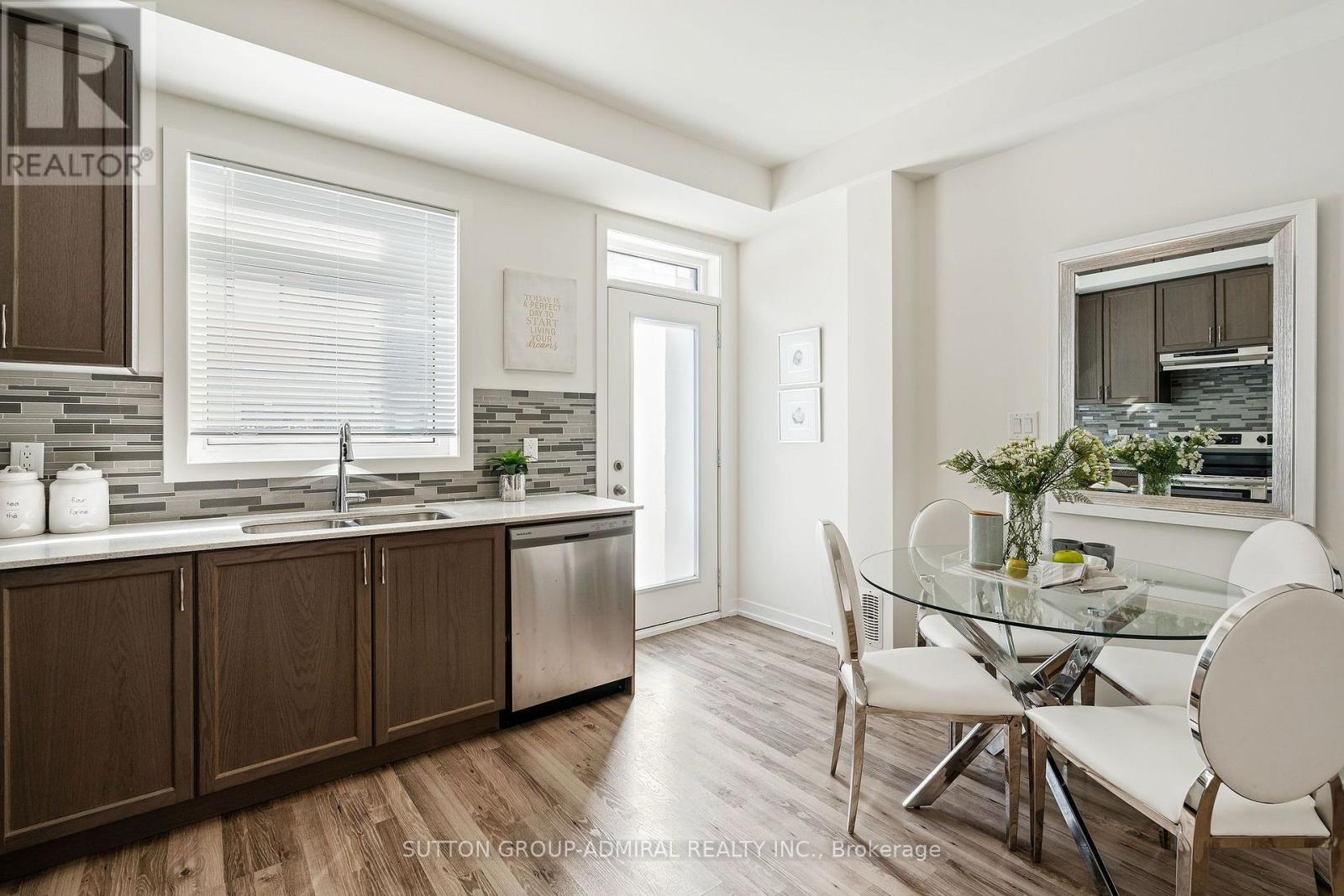 98 - 370d Red Maple Road, Richmond Hill, Ontario  L4C 6P5 - Photo 8 - N13739508