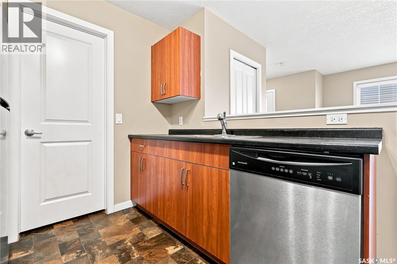 163 5075 James Hill Road, Regina, Saskatchewan  S4W 0C2 - Photo 8 - SK047389