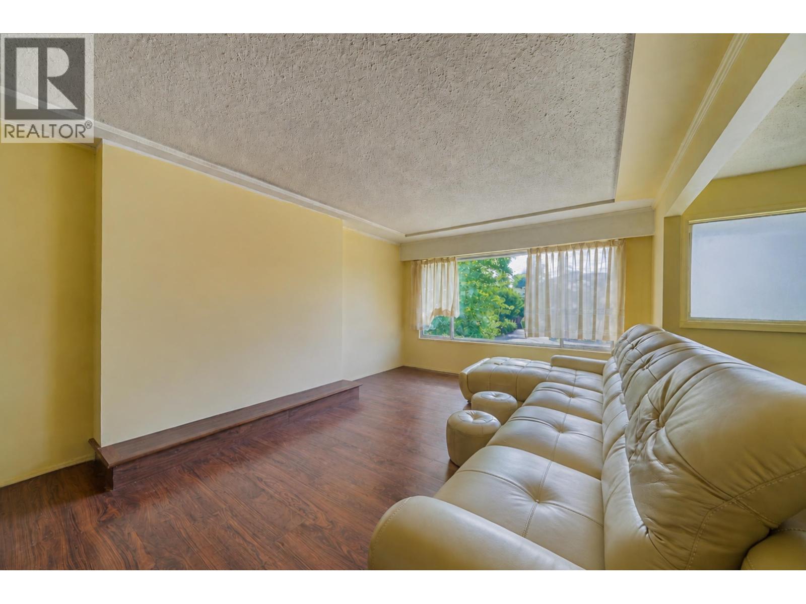 10671 Aintree Crescent, Richmond, British Columbia  V7A 3V2 - Photo 3 - R3159841