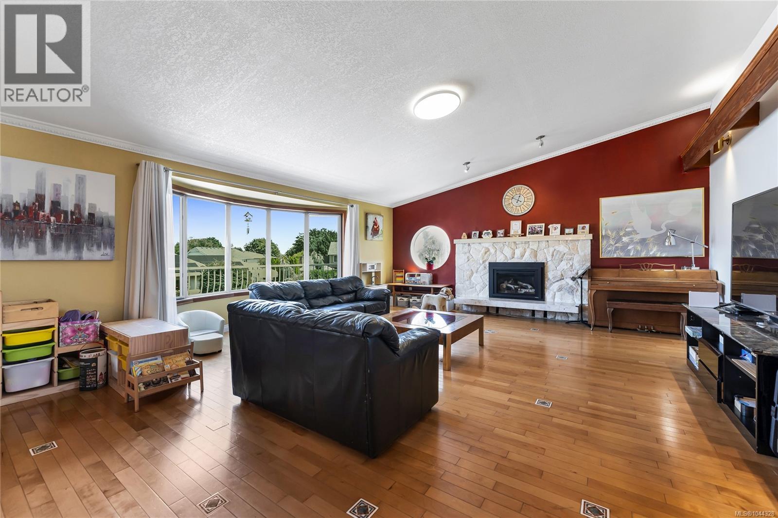 1833 Knutsford Pl, Saanich, British Columbia  V8N 6E3 - Photo 10 - 1044328