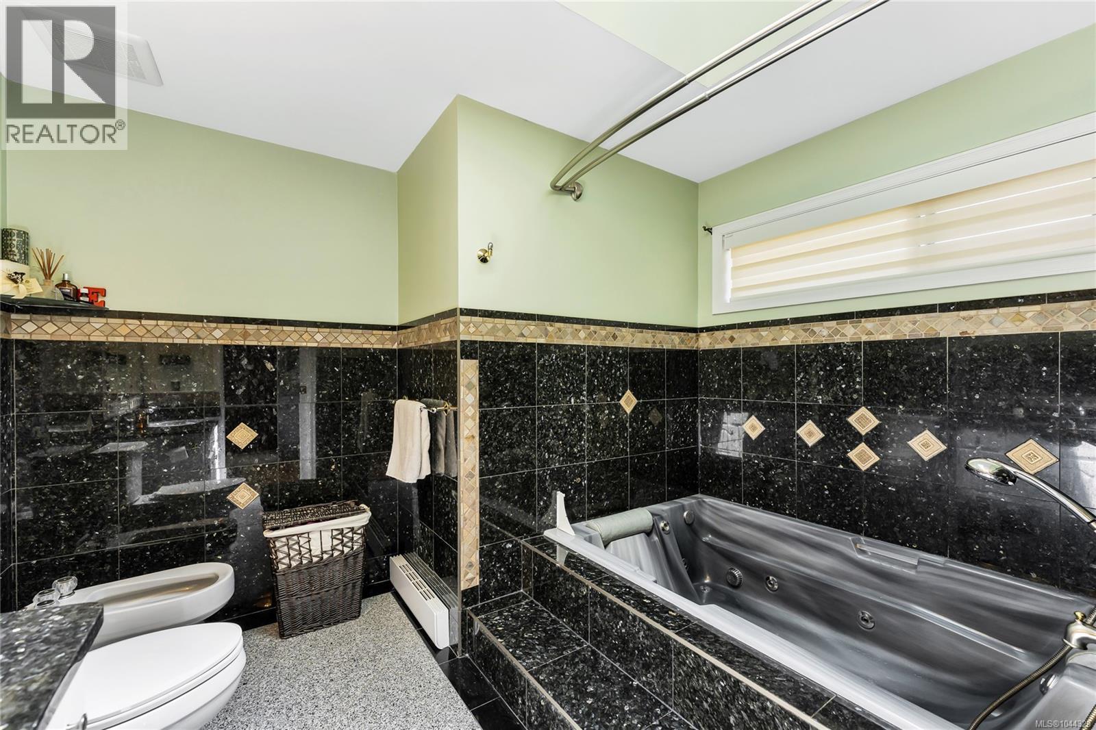 1833 Knutsford Pl, Saanich, British Columbia  V8N 6E3 - Photo 27 - 1044328