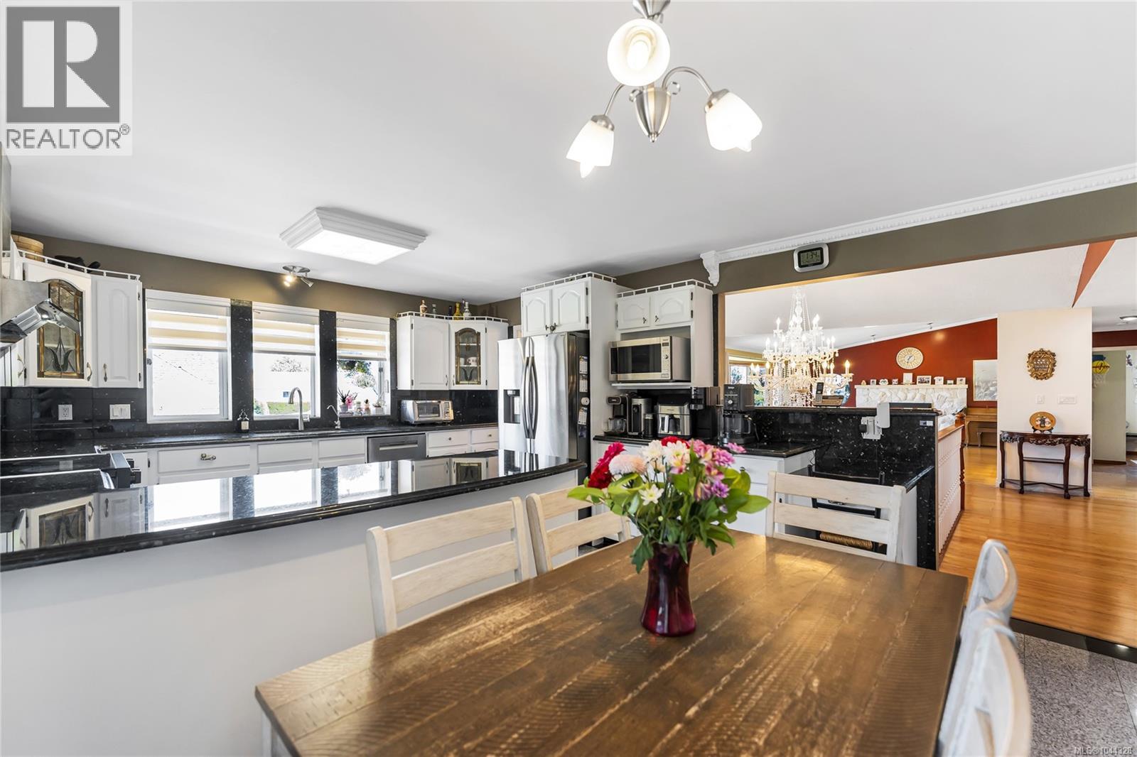 1833 Knutsford Pl, Saanich, British Columbia  V8N 6E3 - Photo 16 - 1044328