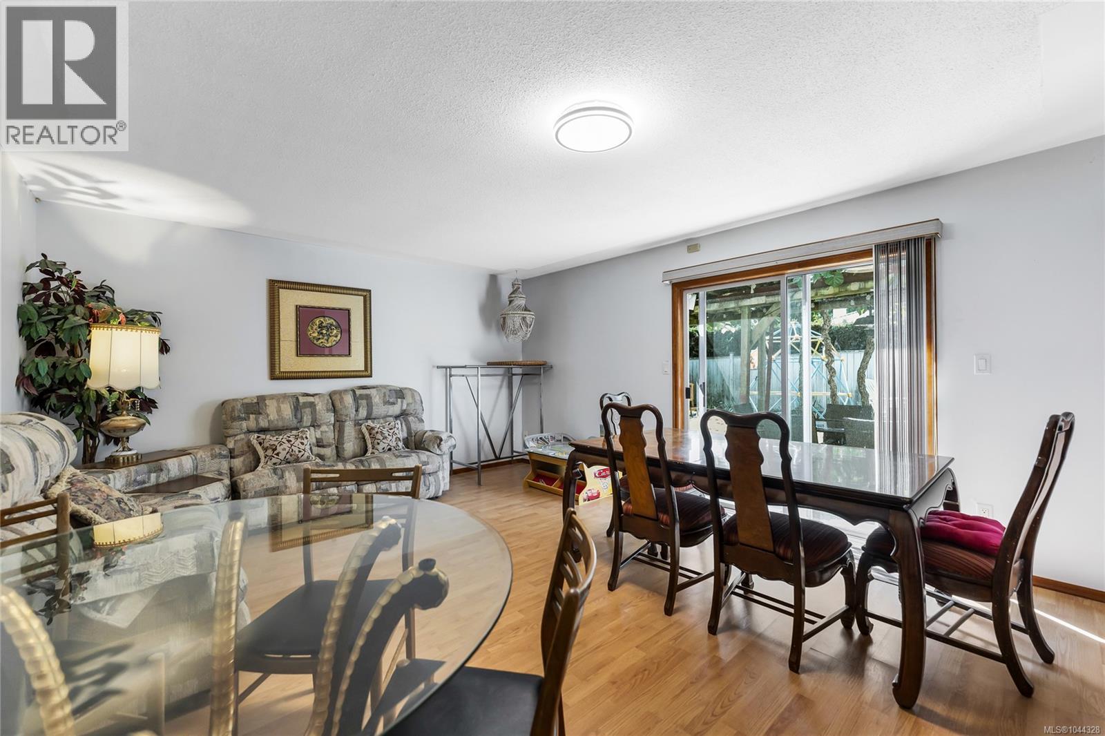 1833 Knutsford Pl, Saanich, British Columbia  V8N 6E3 - Photo 43 - 1044328