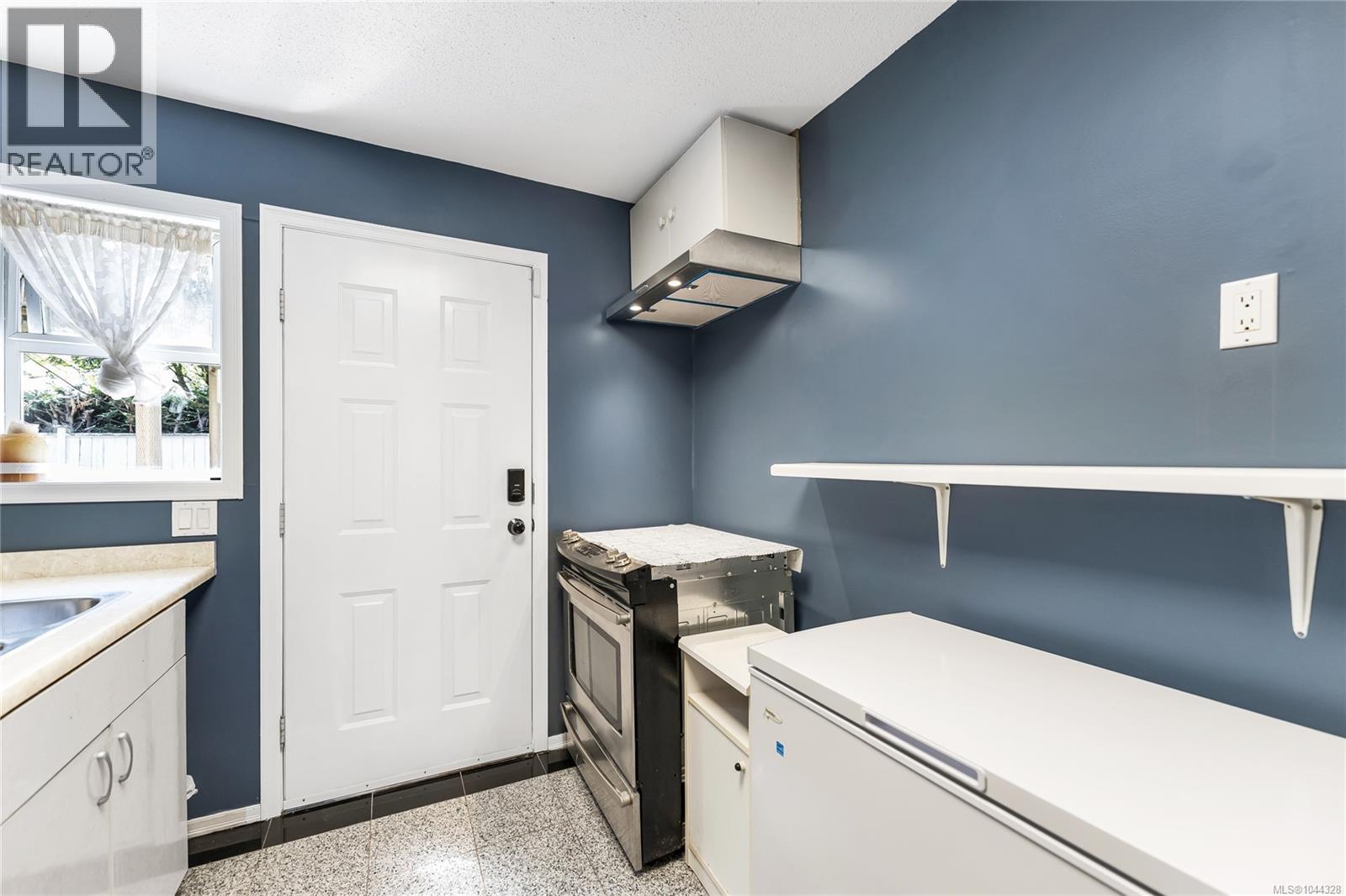 1833 Knutsford Pl, Saanich, British Columbia  V8N 6E3 - Photo 55 - 1044328