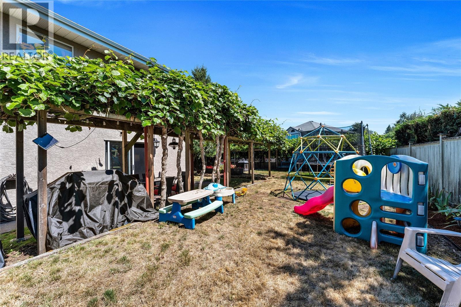 1833 Knutsford Pl, Saanich, British Columbia  V8N 6E3 - Photo 79 - 1044328