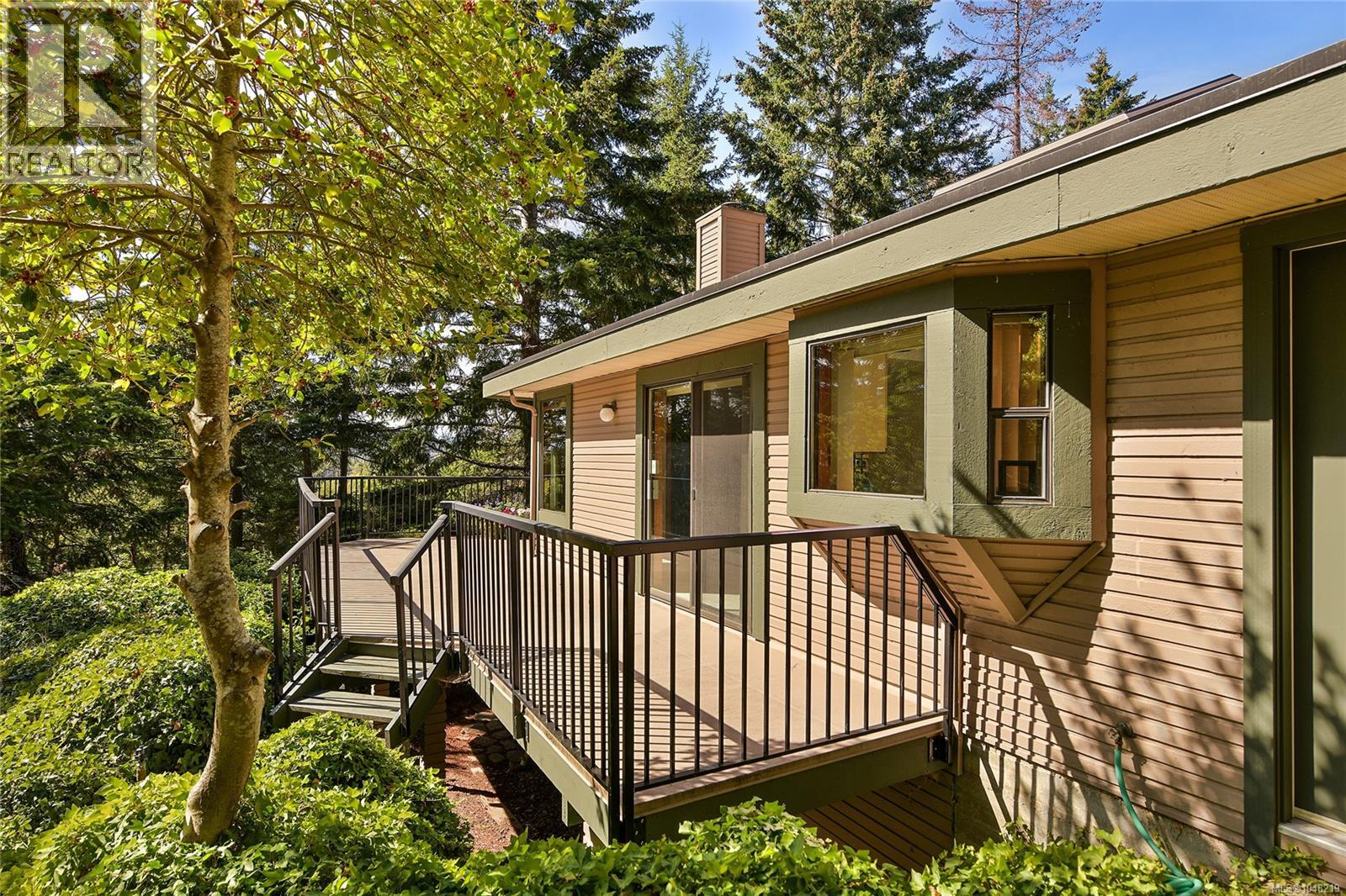 4404 Meadowood Pl, Saanich, British Columbia  V8X 4V7 - Photo 26 - 1048219