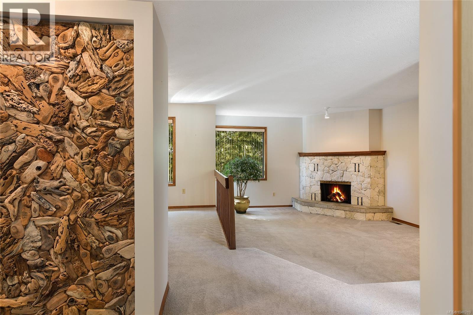 4404 Meadowood Pl, Saanich, British Columbia  V8X 4V7 - Photo 3 - 1048219