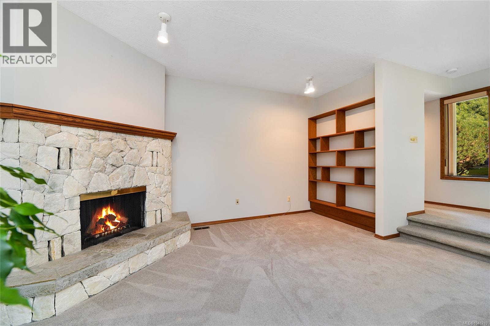 4404 Meadowood Pl, Saanich, British Columbia  V8X 4V7 - Photo 6 - 1048219