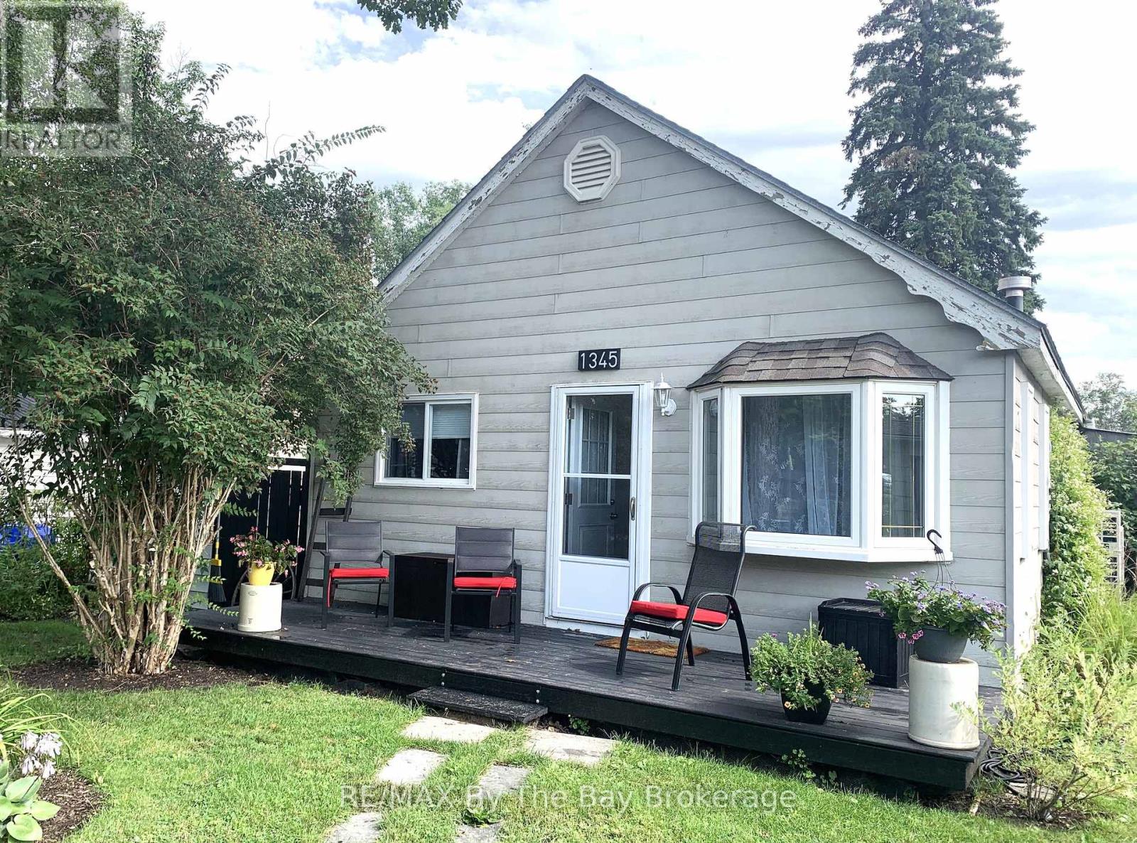 1345 Mosley Street, Wasaga Beach, Ontario  L9Z 2C7 - Photo 2 - S13739594